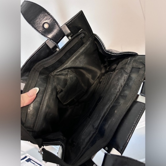 Vintage | Baci Italy | Leather Purse with Silver Square Details - Picture 10 of 11